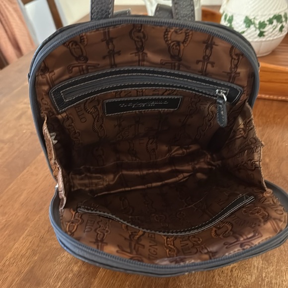 TIGANANELLO small women’s/girls backpack with minimal defaults - Picture 7 of 8